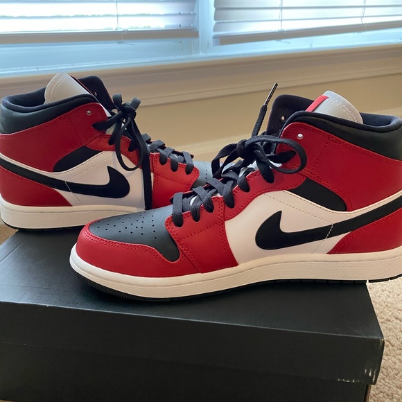 Jordan 1 mid - Picture 2 of 3